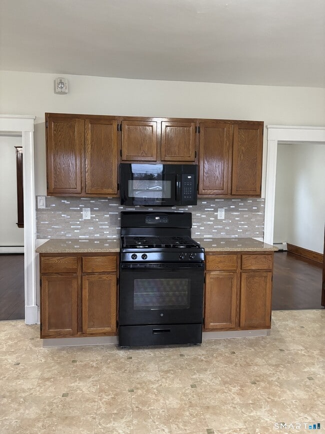 Building Photo - 18 Carmody St