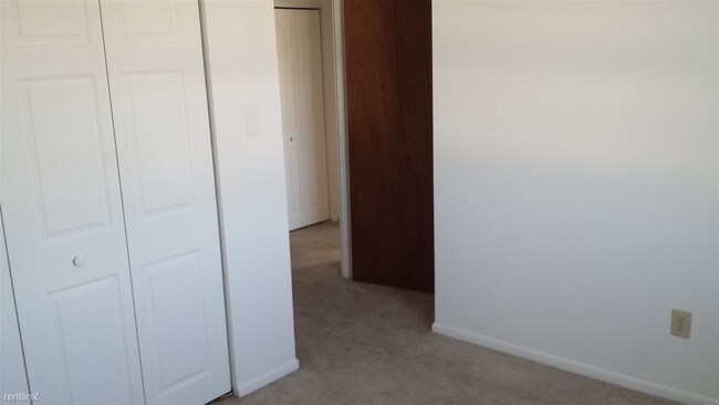 Foto del edificio - 1 br, 1 bath Apartment - 91 Veterans Rd 314