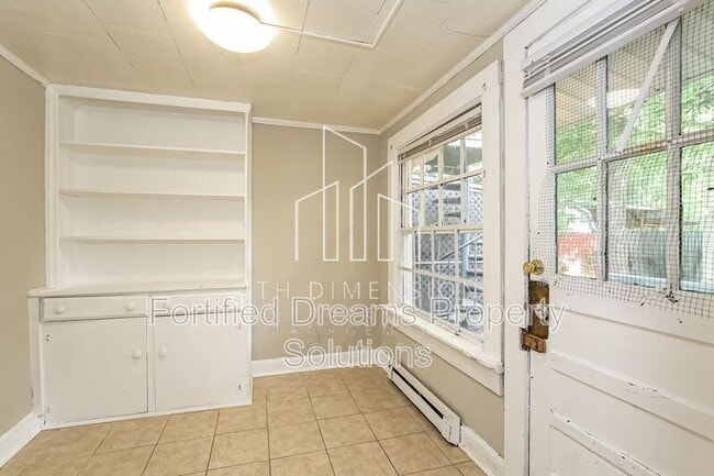 Building Photo - 436 E Sprague St