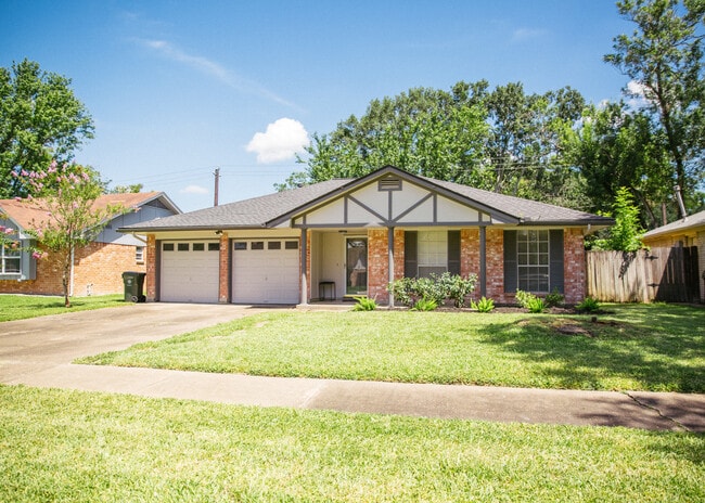 Building Photo - 13602 Fernhill Dr