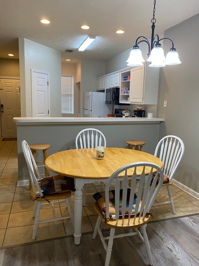 Photo - 624 River Oaks Dr Apartment