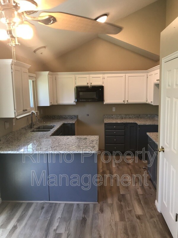 Foto del edificio - 984 Dry Gulch Rd