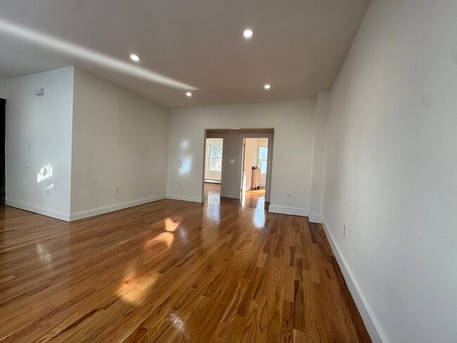 Foto del edificio - 39 Newbury Ave