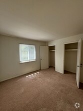 Building Photo - 600 Reusens Rd