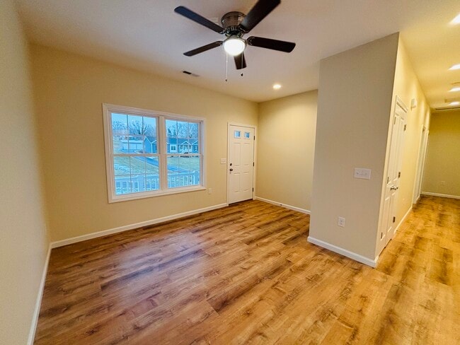 Building Photo - 290 Perry St NE