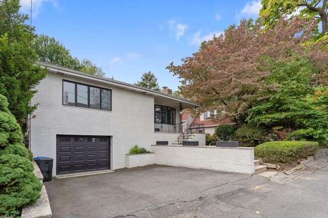 Building Photo - 15 Barnes Dr
