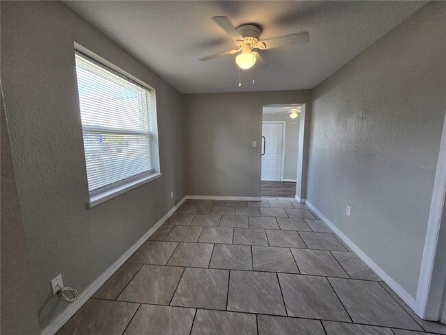 Foto del edificio - 246 W Bay Ave