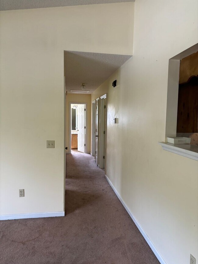 Building Photo - Coming Soon 3 Bed 2 Bath home
