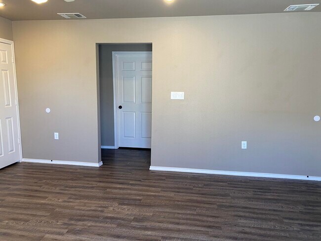 Foto del edificio - 7401 Waco Ave