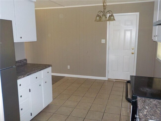 Building Photo - 4208 S Dowfield Dr