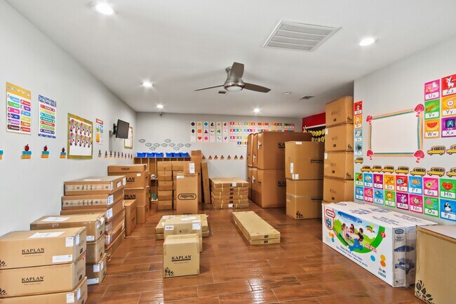 Foto del edificio - 5302 Treaschwig Rd