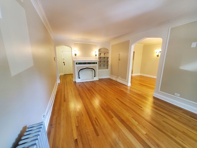 Foto del edificio - 6129 N Hoyne Ave