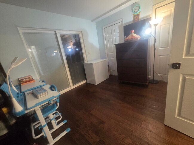 Foto del edificio - 409 Orchard Meadows Dr S