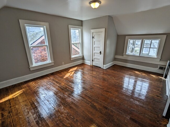 Foto del edificio - 216 W 12th St