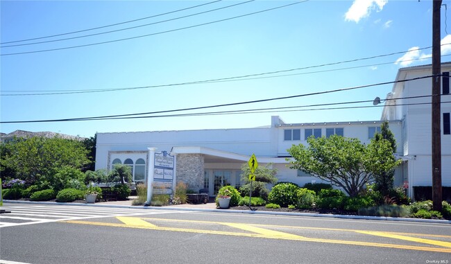 Building Photo - 231 Dune Rd