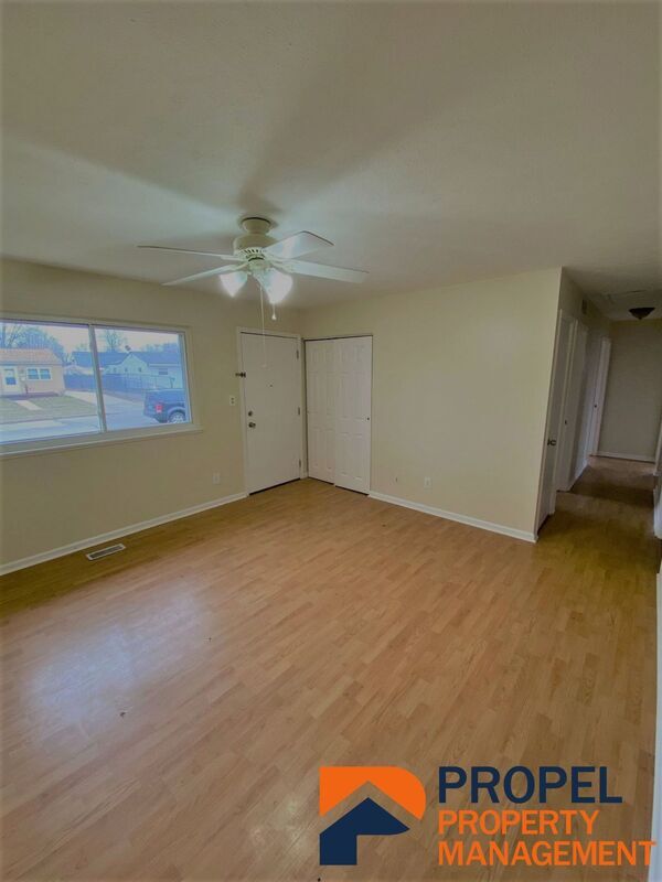 Foto del edificio - 1201 Red Leaf Ln