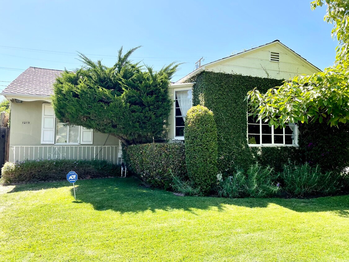 1213 Greenacre Ave, West Hollywood, CA 90046 House Rental in West