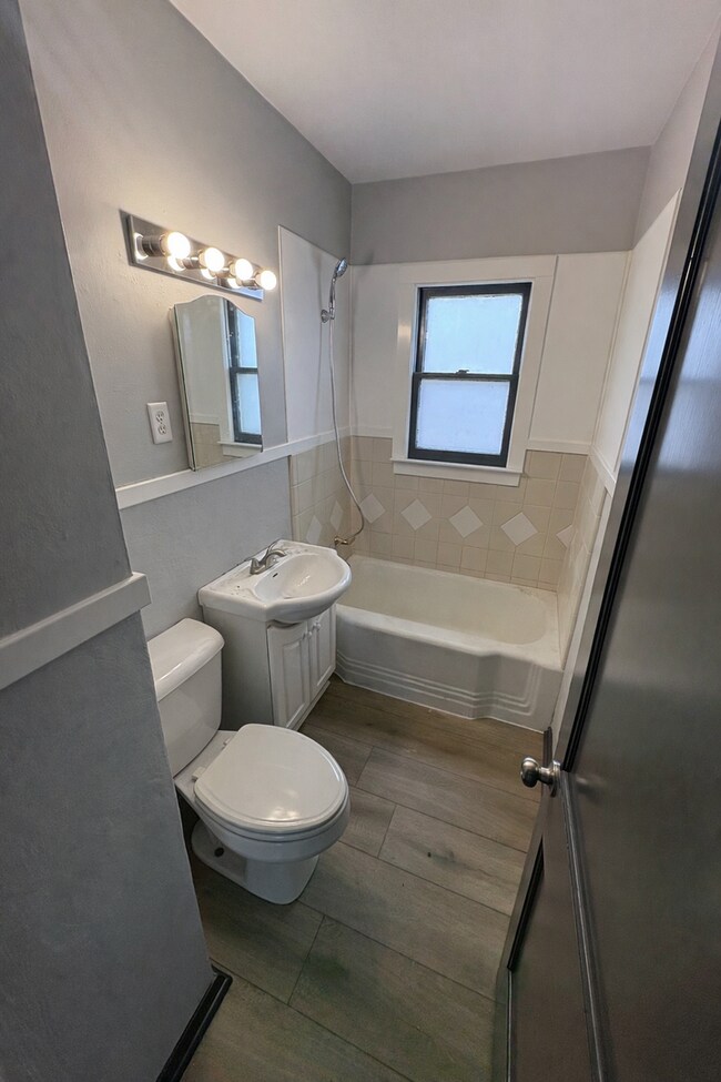 Foto del edificio - 2 Bedroom 1 Bathroom Single Family Home