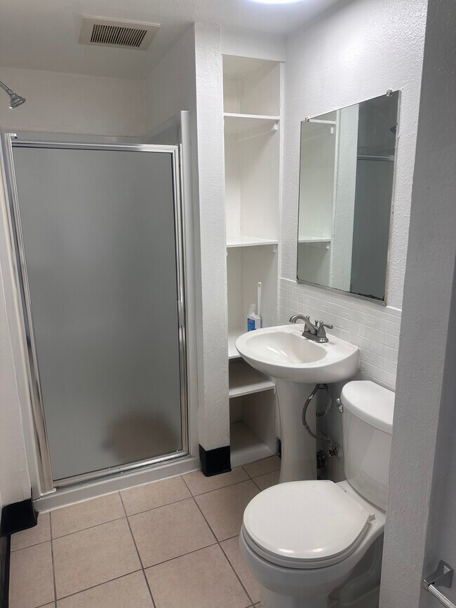 Foto del edificio - 16727 Monterey St