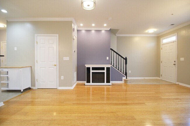 Foto del edificio - Updated 3/2.5 Townhome w/1 car garage