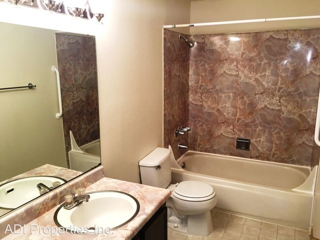 Foto del edificio - 13460-13470 SW Allen Blvd
