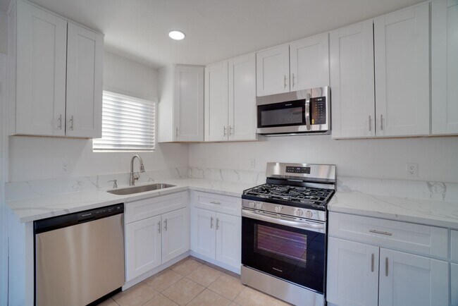 Building Photo - Coleen Ct - Gorgeous, Newly Remodeled 4 Be...