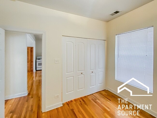 Photo - 857 W Cornelia Ave Apartment