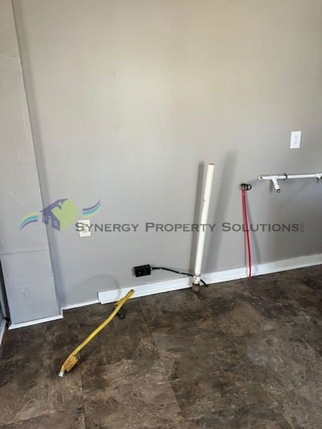 Building Photo - Rental Available!