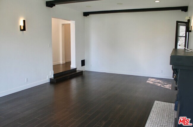 Foto del edificio - 854 N Harper Ave