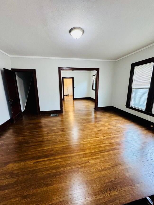 Building Photo - 423 Leonard St NE