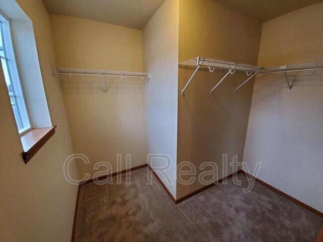 Building Photo - 943 N Stanley St