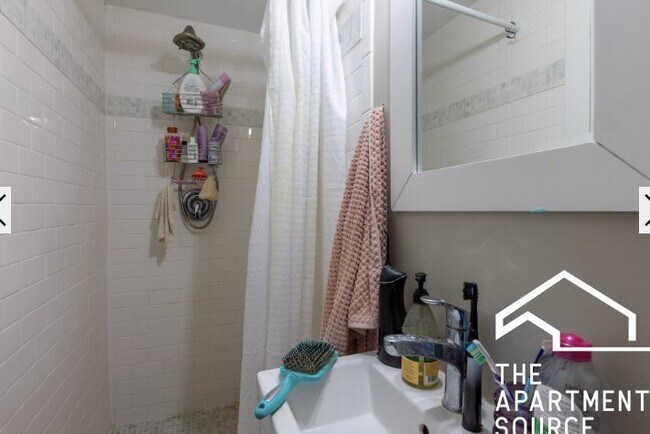 Foto del edificio - 2449 N Ashland Ave