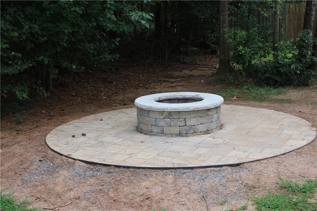 Building Photo - 1233 Sweet Pine Dr