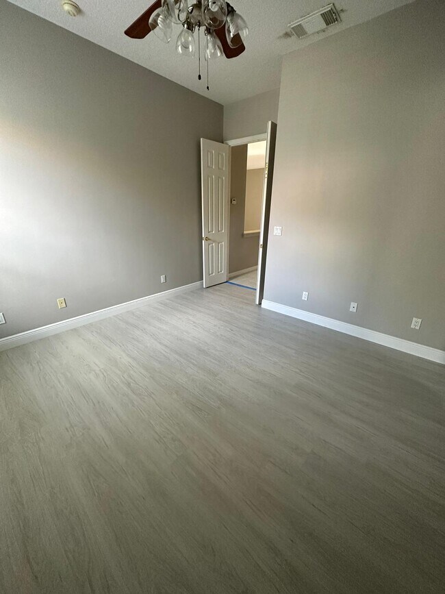 Building Photo - 677 SW Andros Cir