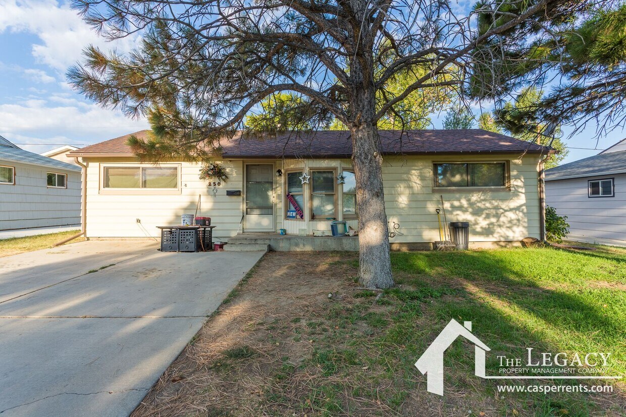 Foto principal - 250 Siskin St