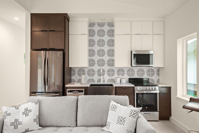 Foto del edificio - 5201 Ravensdale Ln