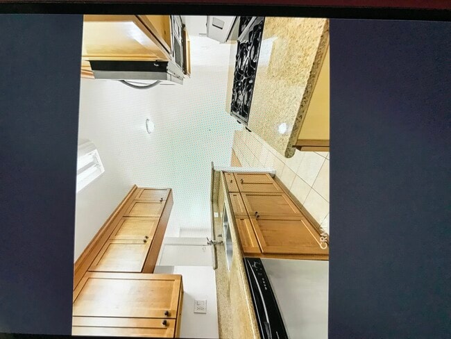 Building Photo - 20327 Saticoy St