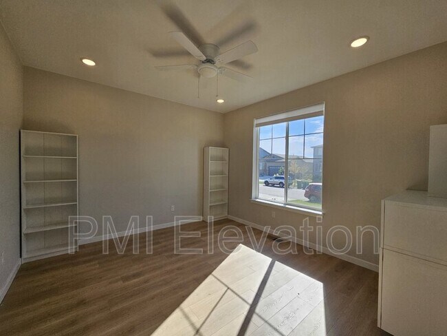 Building Photo - 3876 N Catawba Wy