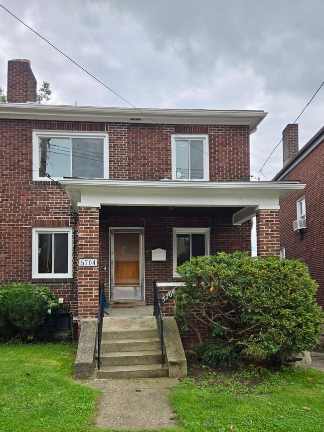 Building Photo - 5704 Hobart St