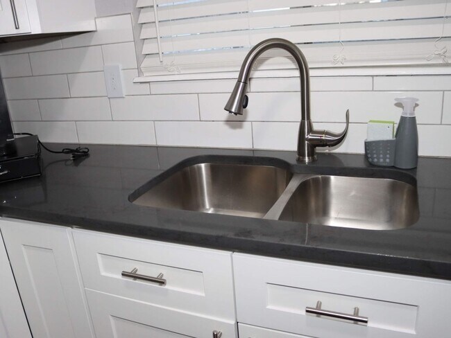 Foto del edificio - 3 Bedroom Single Family Home in Aurora