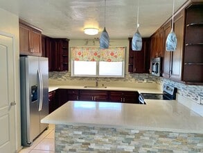 Building Photo - 938 Makiki St