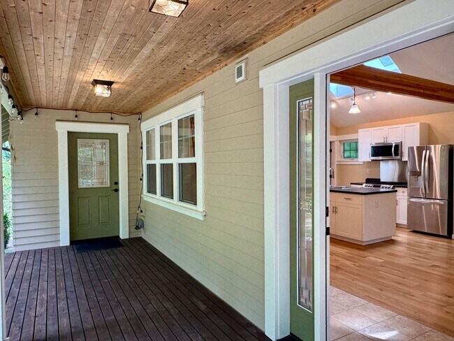 Foto del edificio - Luxury finishes throughout this craftsman ...