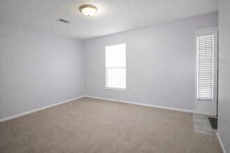 Building Photo - 1310 S Caney Trails Dr