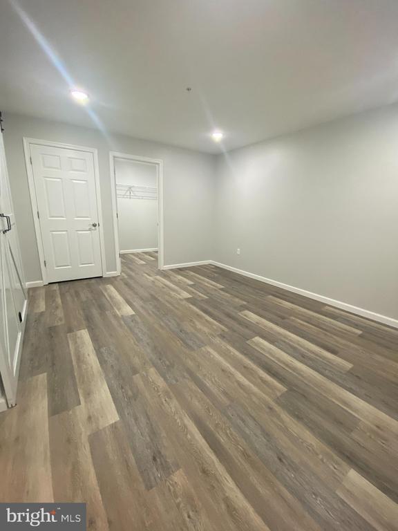 Foto del edificio - 65 Woods Edge Rd