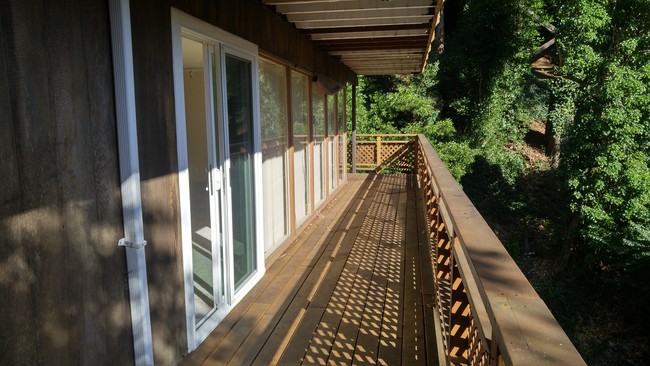 Full deck with great views - 148 Glen Dr