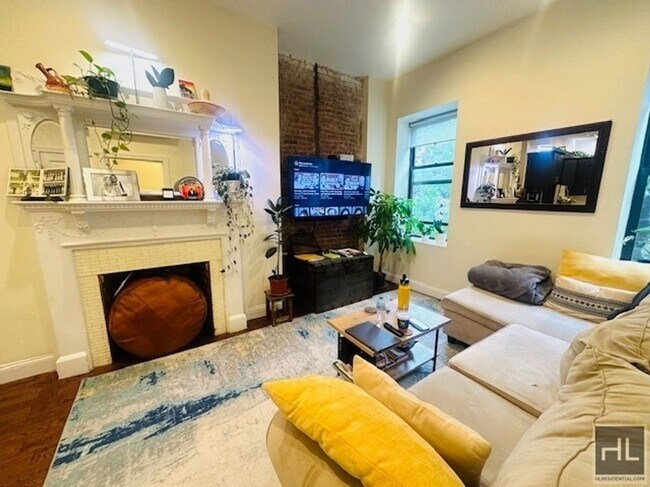 Foto del edificio - Gorgeous 1 Bedroom in Striver's Row Histor...