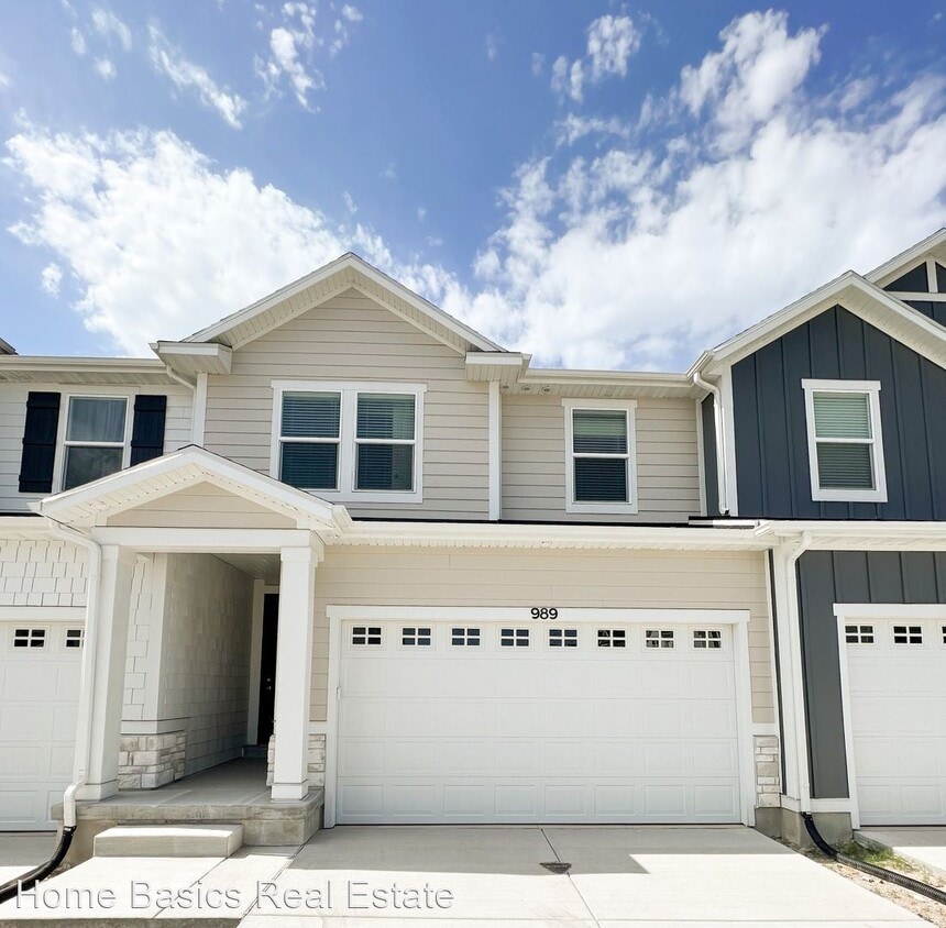 3 br, 2.5 bath House 989 West Coral Char... House for Rent in