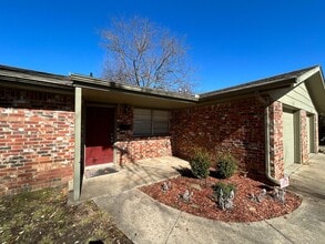 Building Photo - 2112 S Birmingham Ct