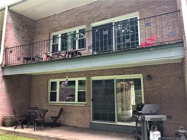 Foto del edificio - 305 S Brooksvale Rd