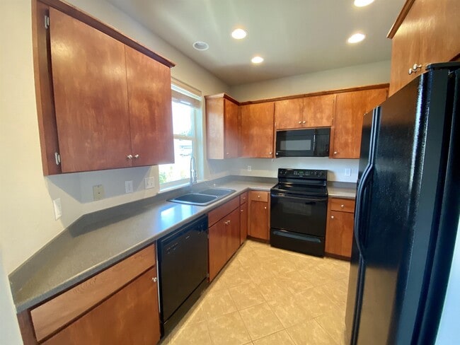 Building Photo - 3163 Forest Hills Dr